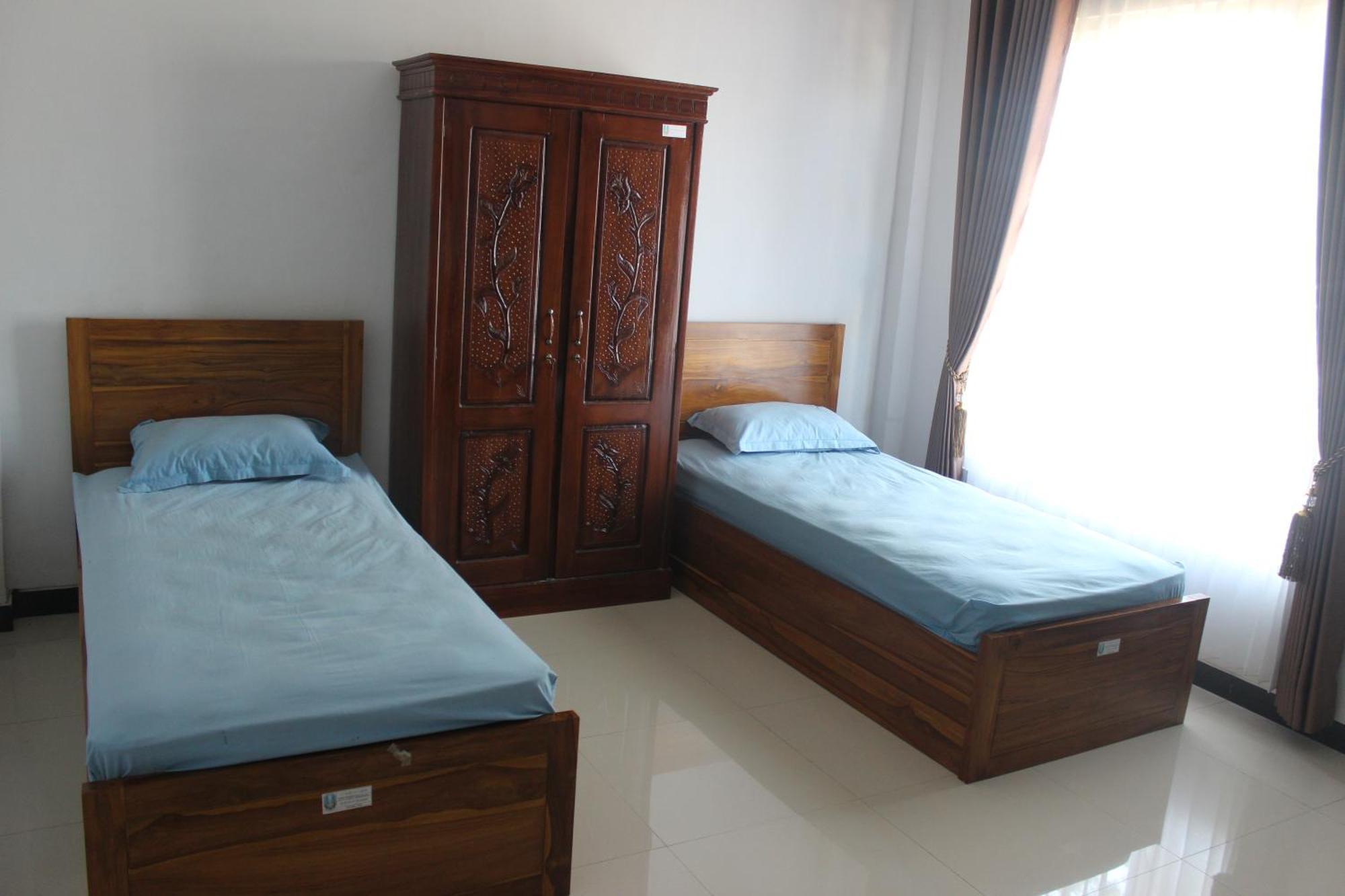 Lutjanus Guest House Probolinggo Exterior photo